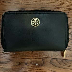 Black Tory Burch wallet
